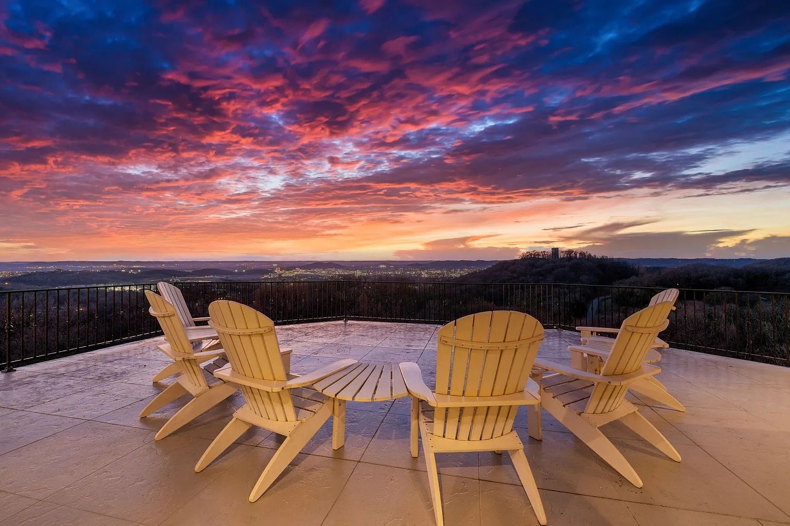 Back porch of Laurier du Sommet, a luxury estate by Brentwood Builders.