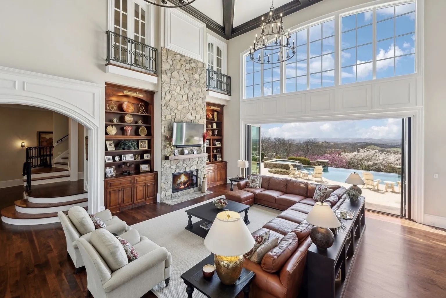 Living room of Laurier du Sommet, a luxury estate by Brentwood Builders.